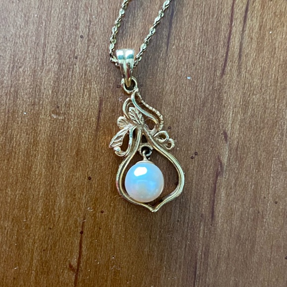 Gold and pearl necklace - Picture 1 of 4